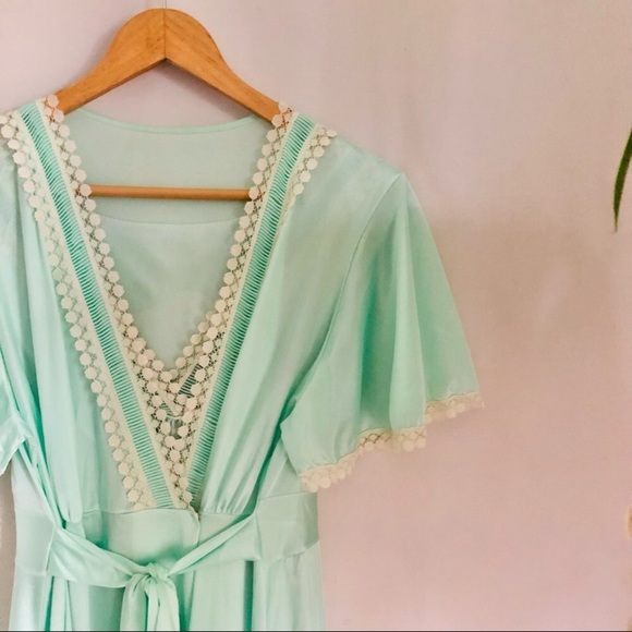 Vintage Lingerie Set - Picture 4 of 16